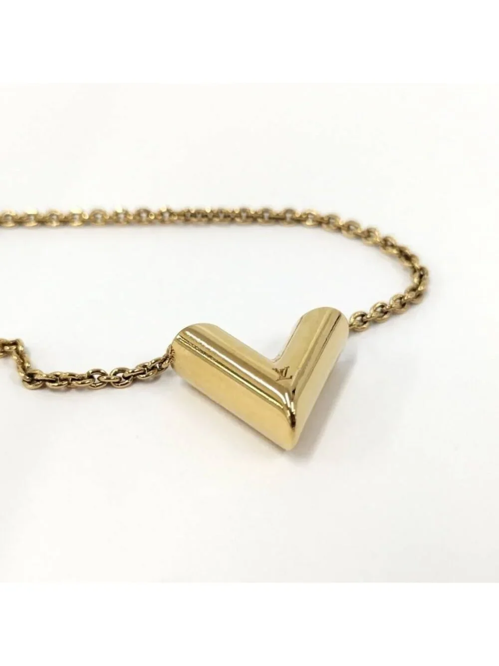 Louis Vuitton Necklace Essential Gold